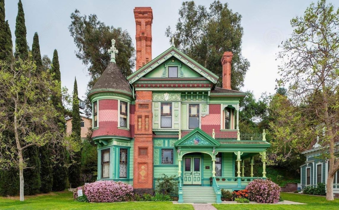 facade view of hale house